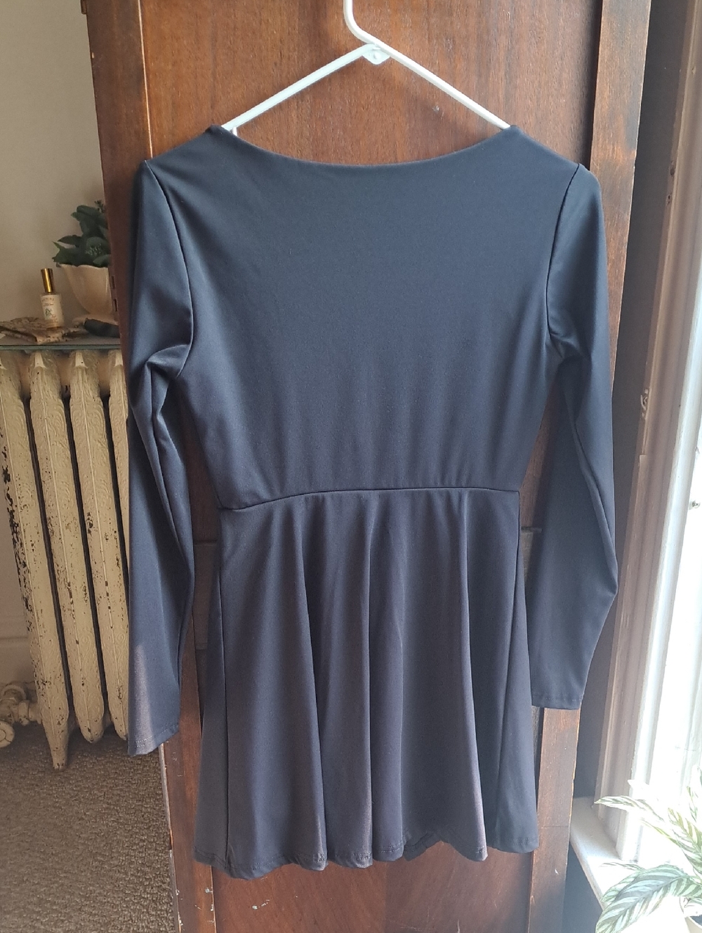 HYZ woman's Size Small Classic Black Long-Sleeve Square Neck Dress - Picture 4 of 4